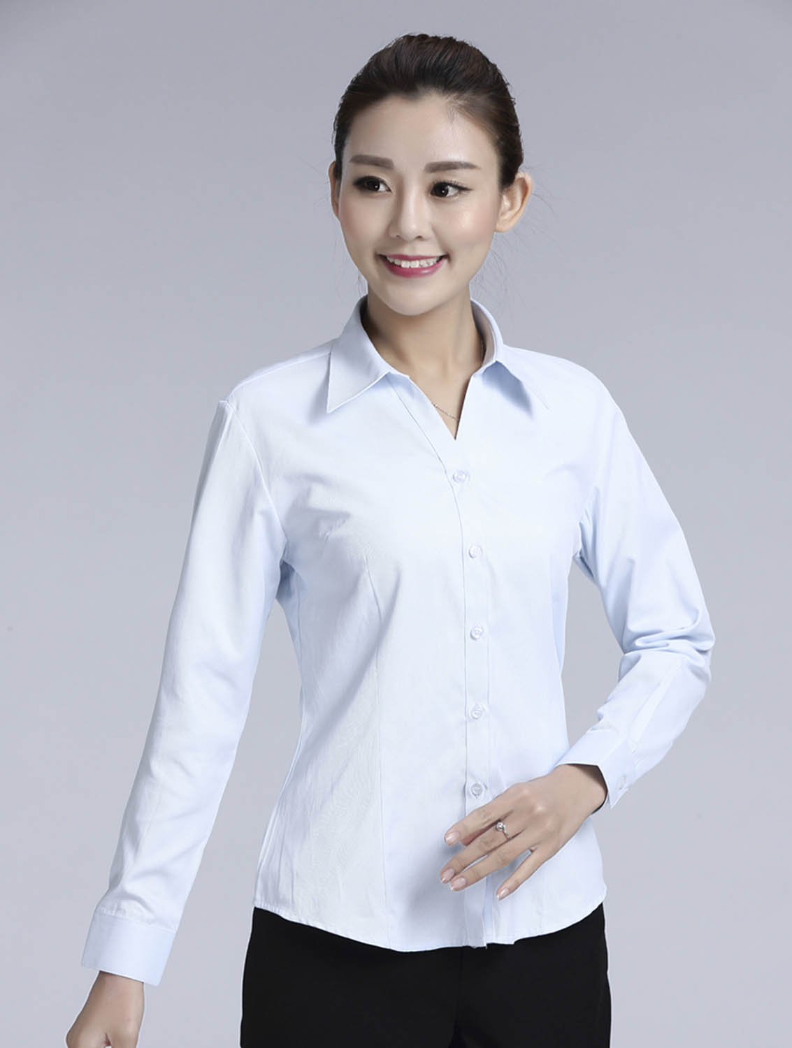 淺藍(lán)色斜紋女款滌棉翻領(lǐng)長(zhǎng)袖修身襯衫-1383#
